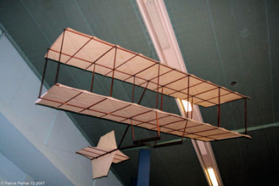 1904 
        Glider in Paris