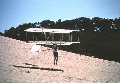 Paul Flying his glider in 1996 (18609 bytes)